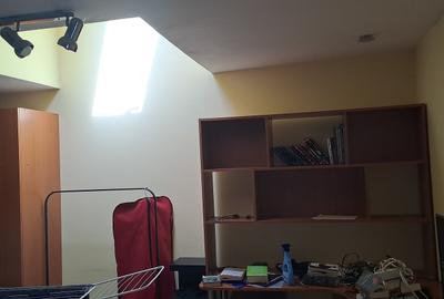 Casă individuală cu 7 camere cu Canalizare în Titulescu - 4