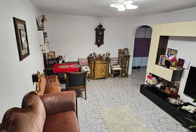 3 camere de vanzare Focsani, ultracentral - 29