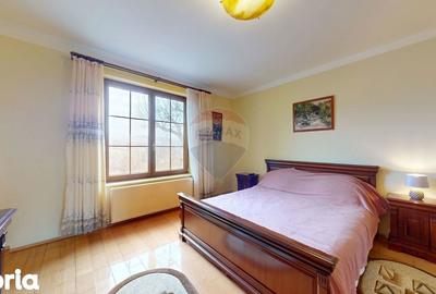 Casă cu 6 camere cu Teren 10331 Mp în Bran