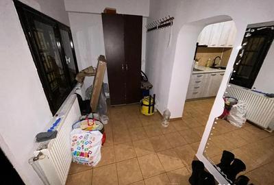 Casă cu 4 camere cu Canalizare în Km 4 - 6