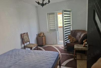 Apartament cu 3 camere semidecomandat în Roșiori de Vede - 2