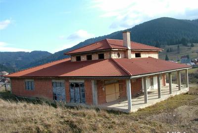 Casă cu 12 camere cu Teren 3135 Mp în Borsec - 3