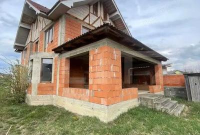 Casă cu 5 camere cu Teren 1000 Mp în Unirea - 10