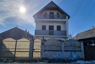 Casă cu 4 camere în Roznov - 9