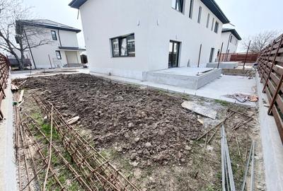 Duplex cu 3 camere cu Canalizare în Sud