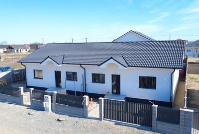 Duplex cu 3 camere cu Canalizare în Bucovăț (Remetea Mare) - 1
