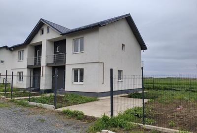 Duplex cu 4 camere în Exterior Est
