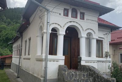 Casa Leresti, Arges, acces u?or catre Campulung Muscel, barajul Rau?or - 1