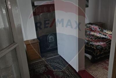 Casă cu 5 camere cu Teren 1958 Mp în Est - 3