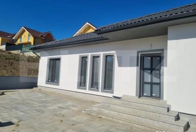 Casă cu 4 camere cu Teren 500 Mp în Central