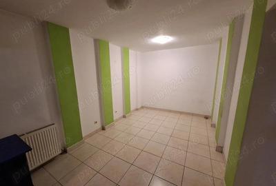 Zona str. Scolii de vanzare spatiu comercial situat la parterul unui bloc Zona str. Scolii de vanzare spatiu comercial situat la parterul unui bloc - 1