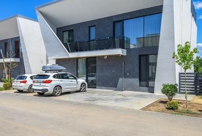 Casă individuală cu 6 camere cu Teren 435 Mp în Central