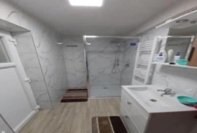 Casă cu Teren 1192 Mp în Central - 1