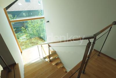 Vila nemobilata in complex cu piscina | 2 garaje - 18