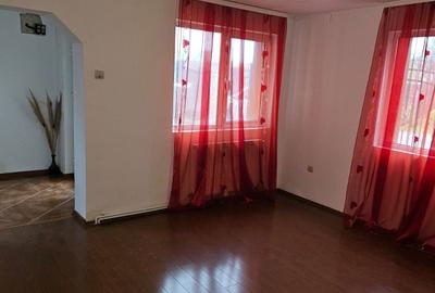 Casă cu 4 camere în Central - 1
