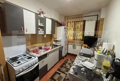 Apartament cu 2 camere semidecomandat, mobilat în Aleea Trandafirilor