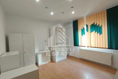 Apartament cu 3 camere decomandat în Mehala