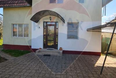 Casă cu 5 camere cu Teren 359 Mp în Central - 1