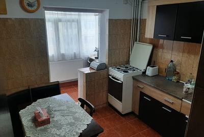 Apartament cu 3 camere decomandat în Eremia - 2