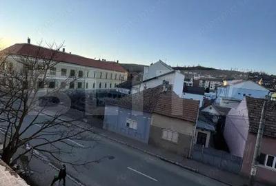 Apartament cu 2 camere decomandat în Central - 3