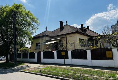 Casă individuală cu 14 camere cu Canalizare în Dâmbovița - 2