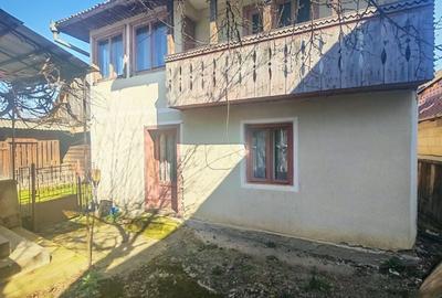 Casă cu 4 camere în Dragomirești - 1