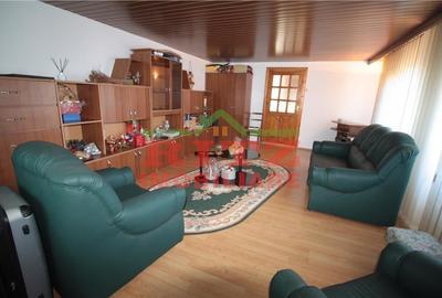 VILA  P+E+M, ideala pentru doua familii, zona Ionascu - 6