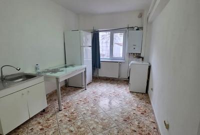 Apartament cu 3 camere decomandat în Mioriței - 12