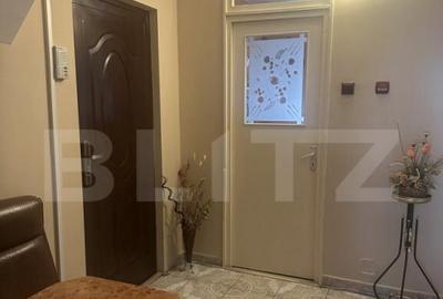 Apartament de vanzare, cu 3 camere, 57 mp, zona Micro 17 - 1