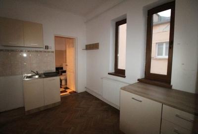 Apartament cu 2 camere decomandat în P-ța Leul - 7