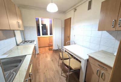 Vanzare apartament 2 camere decomandat etaj intermediar  Str.Carpatilor - 17