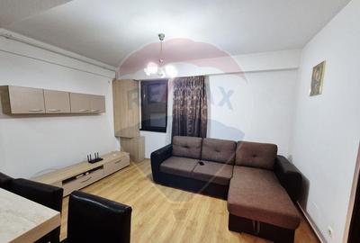 Apartament cu 3 camere semidecomandat în Berceni