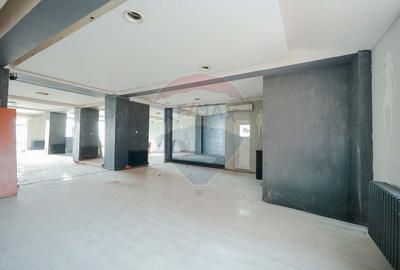 Spațiu comercial, de 281 mp, în Decebal - 5
