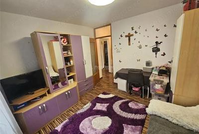 Apartament cu 4 camere decomandat în Micro IV - 3