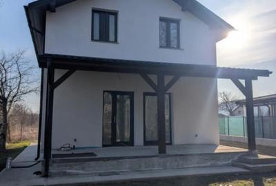 Casă cu 4 camere cu Teren 740 Mp în Hemeiuș