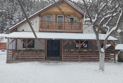 Casă cu 3 camere cu Teren 800 Mp în Central - 1