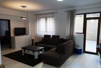 Se vinde apartament cu 3 camere, 77 mp, terasa 68 mp, parcare, zona Baciu - 1