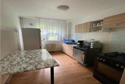 Apartament cu 3 camere decomandat, mobilat în Tătărași - 2