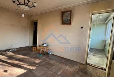 Apartament cu 3 camere semidecomandat în Crângași