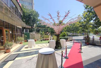 Spațiu comercial, de 2,000 mp, în Titan - 2