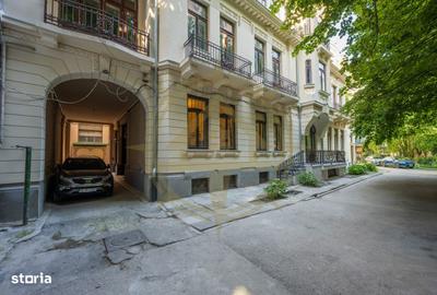 Apartament cu 5 camere în Universitate - 1