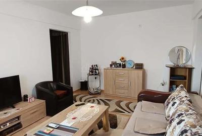 Apartament cu 2 camere semidecomandat în Moldova Nouă
