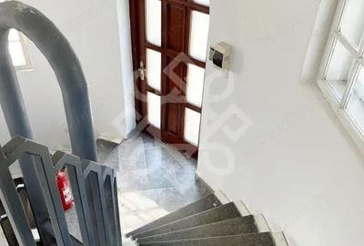 Spațiu comercial, de 318 mp, în Central - 8