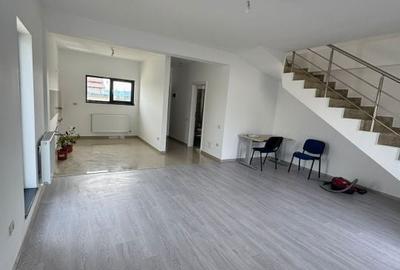 Casă cu 4 camere în Central - 2