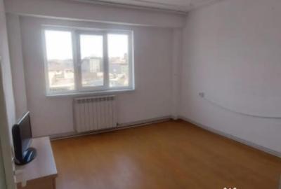 Apartament cu 2 camere decomandat în Casa de Cultură
