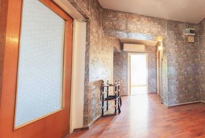 Apartament cu 3 camere decomandat în Calea București