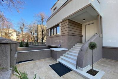 Casă cu 7 camere cu Teren 500 Mp în Capitale