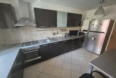 Casă cu 5 camere cu Teren 250 Mp în Central - 2