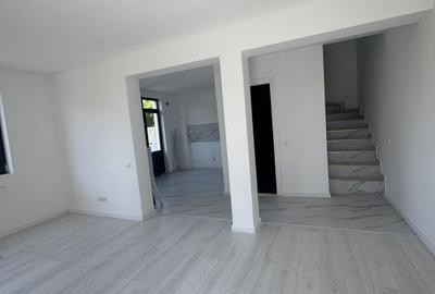 Casă cu 3 camere cu Teren 200 Mp în Central - 15