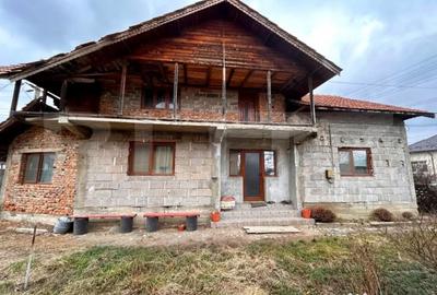 Casă cu 5 camere cu Teren 600 Mp în Central - 14
